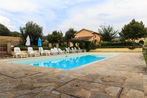 Bazén v ubytování Agriturismo Collina Dei Fagiani nebo v jeho okolí