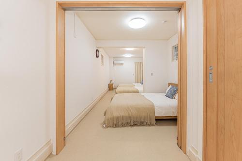 Newly Built 4-Bedroom House in Shopping Street, 8-Min Walk from Akabane Station