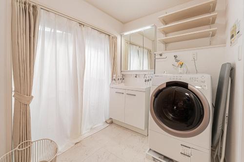 Newly Built 4-Bedroom House in Shopping Street, 8-Min Walk from Akabane Station