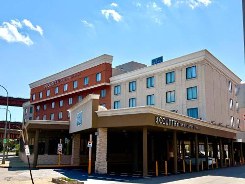 a building on the corner of a street at Country Inn & Suites by Radisson, Downtown Albany New York in Albany
