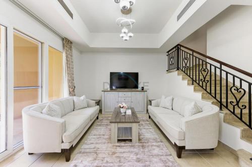 Serene 2BR Villa, Minutes Drive to Miracle Garden and Dubai Butterfly Garden, Steps from Golf Course, Palmera 2, Arabian Ranches by Deluxe Holiday Homes
