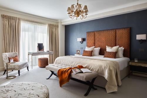 En eller flere senge i et værelse på Arlington House Apartments