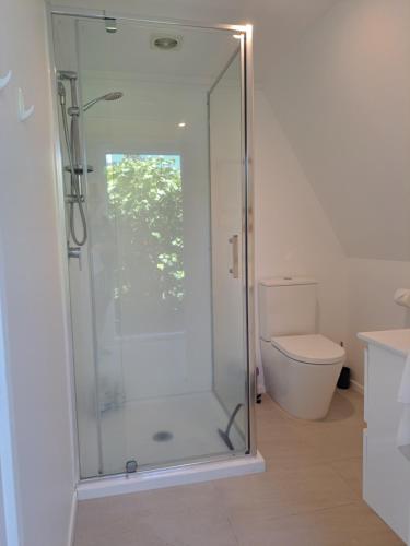 Phòng tắm tại Cathedral Cove Cottage