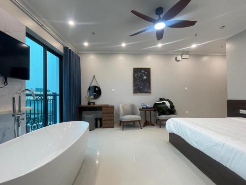 Postel nebo postele na pokoji v ubytování Diamond Light Hotel