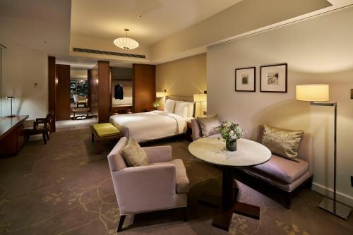 Postel nebo postele na pokoji v ubytování Palace Hotel Tokyo