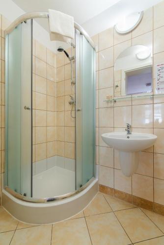 a bathroom with a shower and a sink at Dom Pracy Twórczej in Gryfice