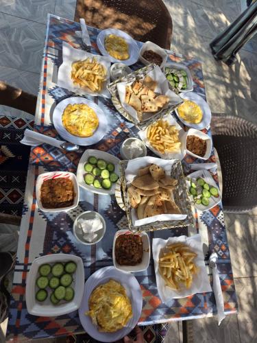 ゲストハウスの敷地内または近くでの食事または食べ物