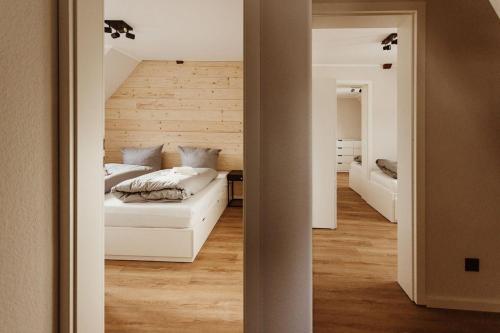 a bedroom with a white couch in a room at Harzchalet Brockenbahn 2B in Elend