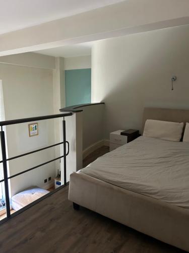 En eller flere senge i et værelse på 312 Mutual Heights Building