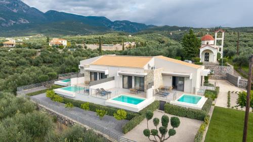 A V Luxury Apartments with Private Pools