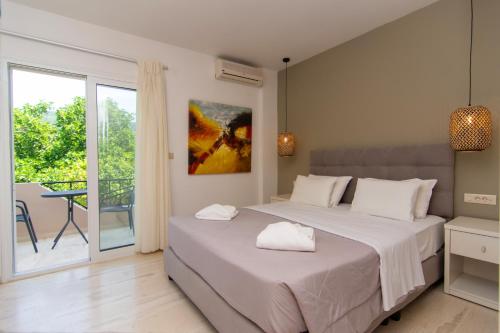 Giường trong phòng chung tại Hotel Elina