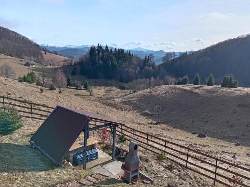 a building on a hill next to a fence at Independent Chalet in Şirnea