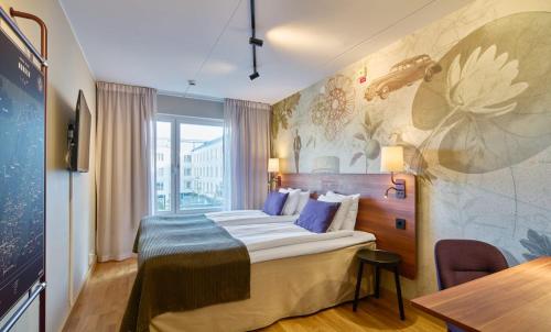 Postel nebo postele na pokoji v ubytování Scandic Skärholmen