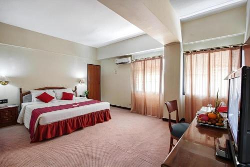 Postel nebo postele na pokoji v ubytování Sahid Kawanua Hotel