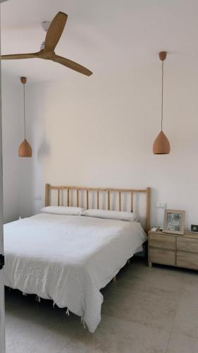 a bedroom with a large bed and two pendant lights at Casa Las Fatiguitas al lado de Torrijos y muy cerca de Toledo y de Puy du Fou in Caudilla