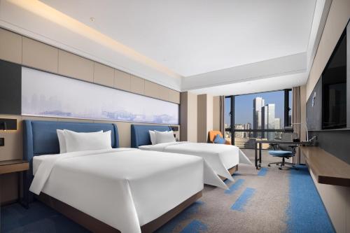 Postel nebo postele na pokoji v ubytování 武汉国际广场江汉路希尔顿欢朋酒店
