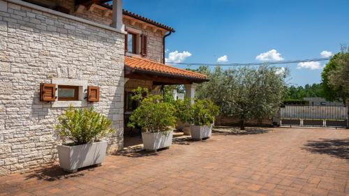 Rustic villa Casa Mate with 2 bedrooms in Tinjan