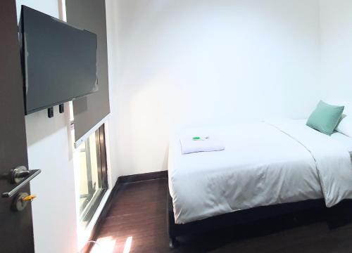 Et tv og/eller underholdning på The Breakout Room BSD - Guest House near ICE BSD