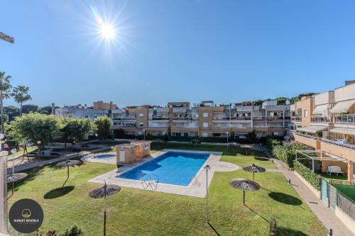 Ático con Terraza + Piscina + Parking Privado Cubierto by Sunset Rentals (Tamarit)