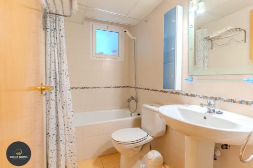 Ático con Terraza + Piscina + Parking Privado Cubierto by Sunset Rentals (Tamarit)