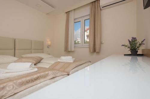 En eller flere senge i et værelse på Promajna Leone Erceg Apartments