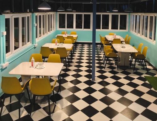 Restaurace v ubytování LUXUS Resort - Swimming Pool