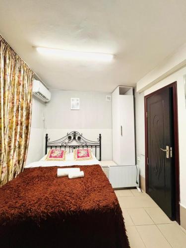 Katil atau katil-katil dalam bilik di Bucuresti Apartment Studio