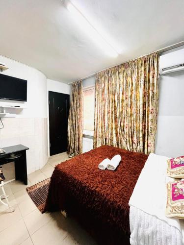 Katil atau katil-katil dalam bilik di Bucuresti Apartment Studio