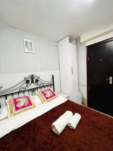 Katil atau katil-katil dalam bilik di Bucuresti Apartment Studio