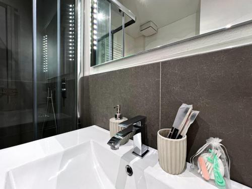 Luminoso Loft Navigli - nel cuore di Milano - MetroM2 - Wi-Fi - cabina armadio