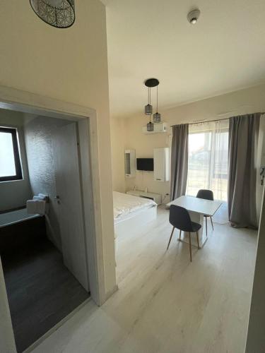 a room with a bed and a table and chairs at VISAJ Residence in Timişoara