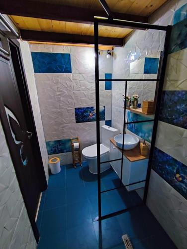 a bathroom with a sink and a toilet in a room at Guitar House - Symphony Resort in Râşnov