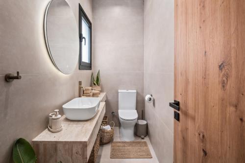 Et badeværelse på Pamboo TerraVine House by Nomads