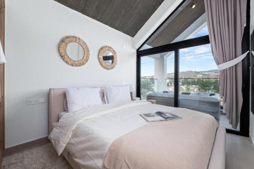 En eller flere senge i et værelse på Pamboo TerraVine House by Nomads