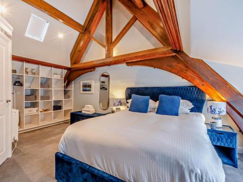 Postel nebo postele na pokoji v ubytování 2 Bed in Ambleside oc-93167