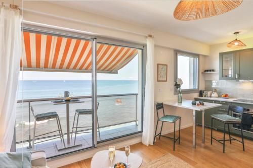 Vue mer imprenable - Balcon, lit king size, parking