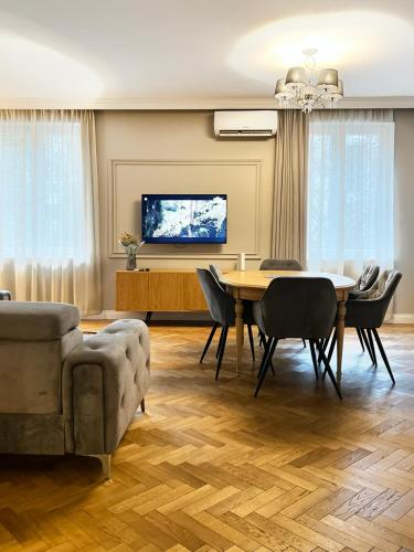 Premium Apartment for 6 guests city center with 2 bedrooms and living room