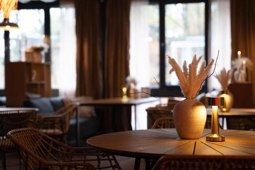 Een zitgedeelte bij Характер парк