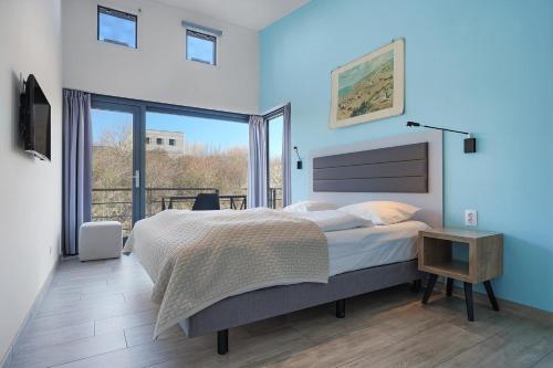 En eller flere senge i et værelse på Luxury Beachfront Villa 4p - Uitzicht op de Baai & Duinen - Villa 19