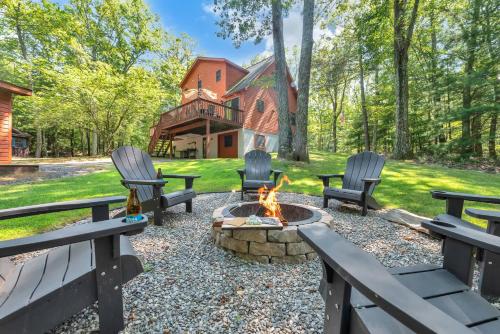 Κήπος έξω από το Charming Getaway Minutes from Lake Wallenpaupack
