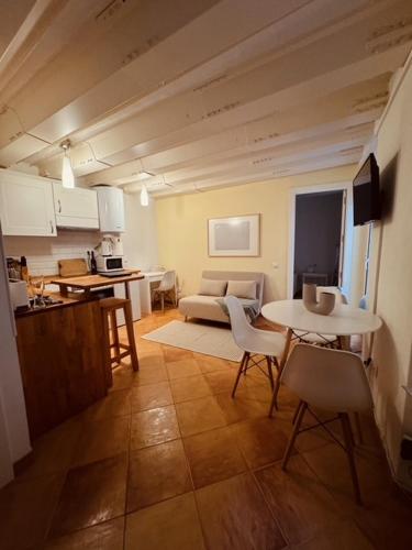 Apartment in Ciutat Vella Born