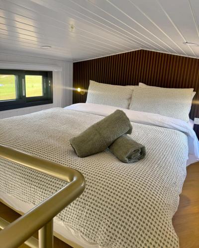 Postel nebo postele na pokoji v ubytování Cinnabar Views