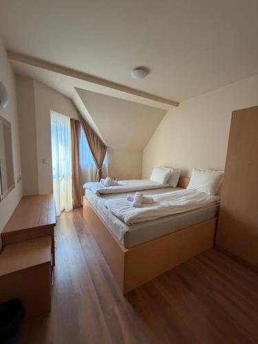 PM Services Royal Plaza Apartments