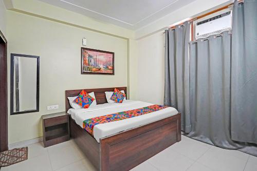 Postel nebo postele na pokoji v ubytování FabHotel The Virat