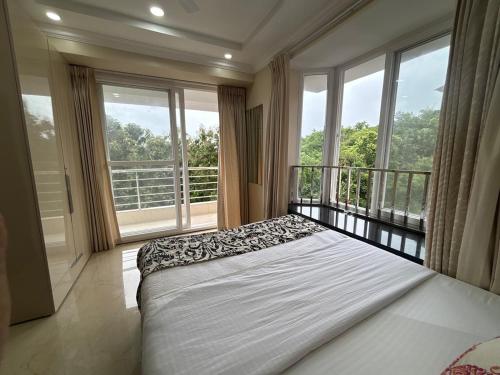 En eller flere senge i et værelse på Goldstone - Kudrat's Nilaya with pool