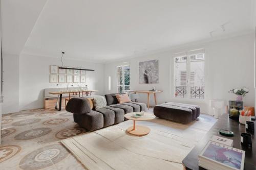 Exclusive Luxury 1BR with AC, Prime 7th