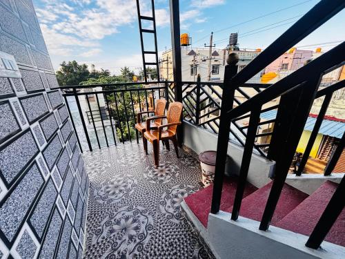 En balkon eller terrasse på Ragavi in homestay