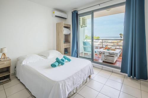 Postel nebo postele na pokoji v ubytování Studio - Front de mer Saint-Pierre - Wiskeys