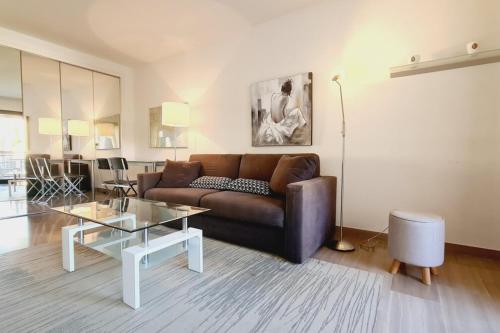 Cannes Conseil Immo -Résidence avec piscine, appartement avec terrasse pour 4 personnes