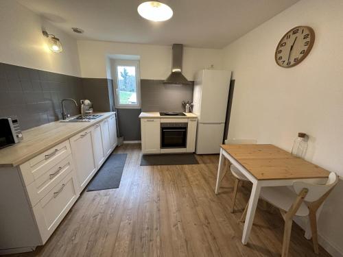 Kuhinja ili čajna kuhinja u objektu Maison perouge
